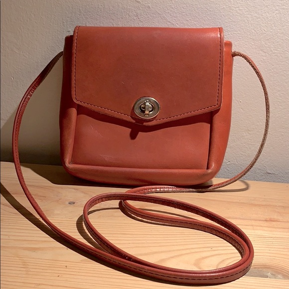 Small red leather bag - Picture 1 of 5